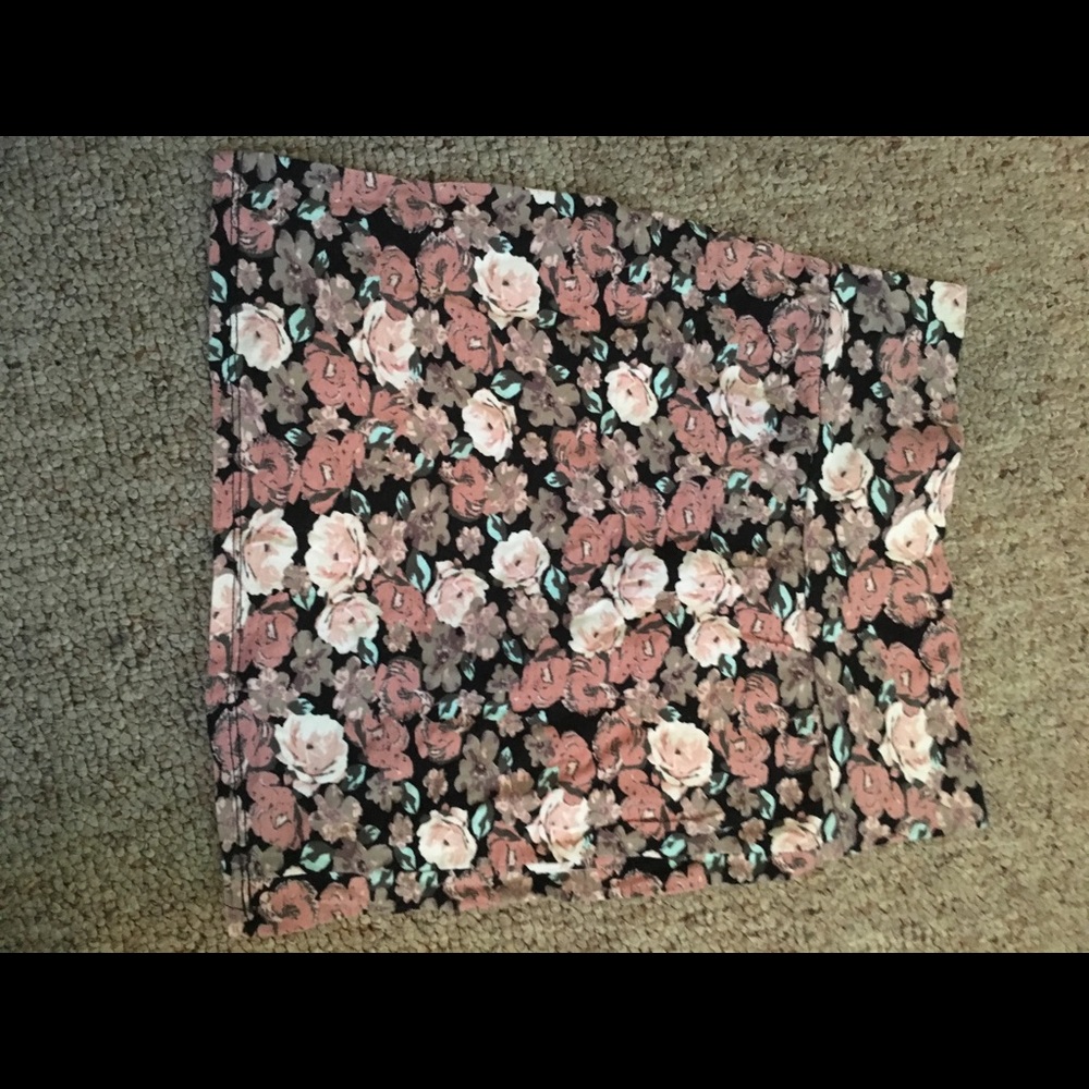 Mini skirts - Picture 5 of 5